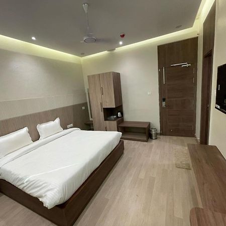Aman Paradise Hotel & Banquets Κανπούρ Εξωτερικό φωτογραφία