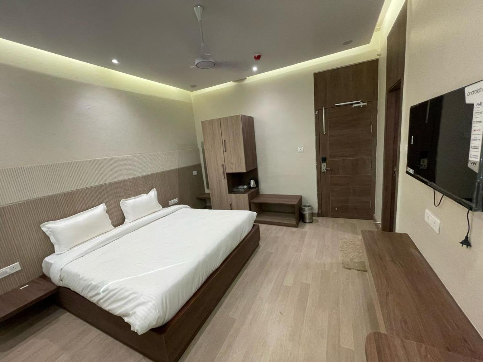 Aman Paradise Hotel & Banquets Κανπούρ Εξωτερικό φωτογραφία